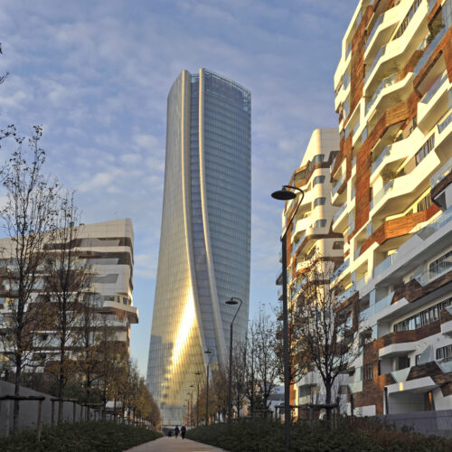 Milano - La nuova area commerciale e residenziale di City life - torre Hadid e Isozaki - Grattacieli Milano - La nuova area commerciale e residenziale di City life - torre Hadid e Isozaki - Grattacieli